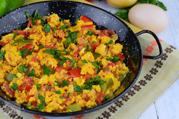 Din rețetele bunicii Nuța / Omletă cu legume și alte cele