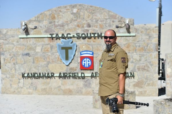 Ilie Pintea, corespondentul din Valea Jiului al Radio România, autor al primei expoziții românești de fotografie în Kandahar