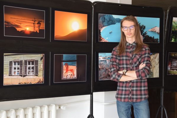 Tânărul și pasionatul fotograf  Sergiu Vințan a făcut primul pas în arta fotografică odată cu vernisarea expoziției de debut ”My Way”