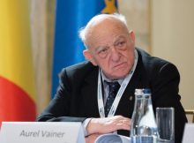 Dr. Aurel Vainer onorează galeria personalităților Doctor Honoris Causa de la Universitatea din Petroșani