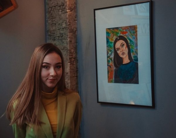 Debut cu succes pe scena artelor plastice din Valea Jiului pentru Luana Aimée Ghicioi