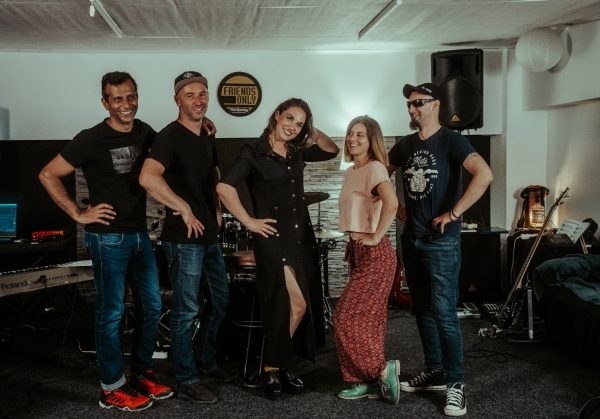 ”UnderSol”, trupa care-și construiește în Valea Jiului, cu pasiune și talent, drumul spre succes pe scena muzicală din România