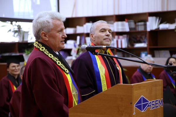 Directorul Teatrului Național ”Radu Stanca” din Sibiu și președintele FITS. Constantin Chiriac, doctor honoris causa al Academiei de Științe Economice din Moldova