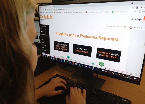 Peste 230 de elevi din județul din Hunedoara continuă programul Digitaliada în anul școlar 2021 – 2022