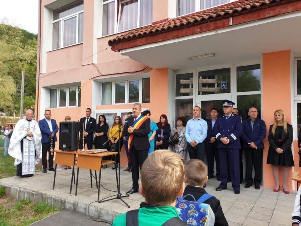 Primarul Dănuț Buhăescu, un aliat de nădejde al învățământului din orașul Uricani