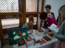 Dialog al artelor la ”Concertul fluturilor”, vernisajul expozițional și lansarea de carte a poetei Mirela Cocheci