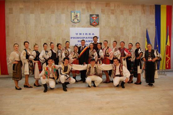 Ansamblul Artistic ”Parângul” Petroșani prezintă ”Dacica”, un spectacol aniversar cât altele 20 !