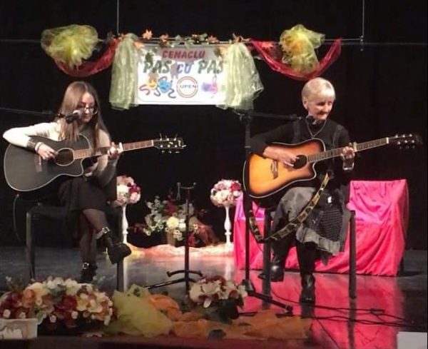 Artiștii Cenaclului ”Pas cu pas” din Lupeni, premiați pentru activitate