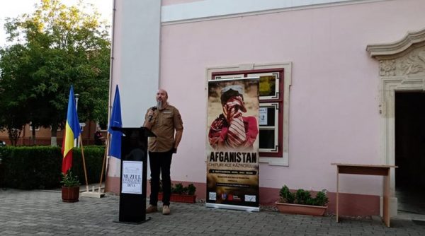 ”Chipurile războiului din Afganistan”, o expoziție de colecție a unui fotoreporter de excepție