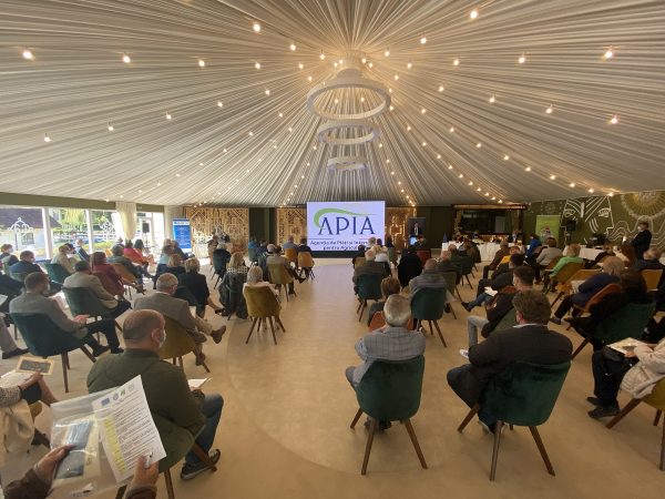 Conferință de informare a fermierilor din județul Hunedoara privind programele APIA