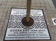 Placă omagială pe pietonala Corvin din Hunedoara în memoria scriitorului Eugen Evu