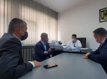 Se caută soluții pentru deblocarea problemelor de la Secția Neonatologie a Spitalului de Urgență din Petroșani