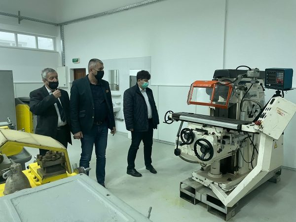 Județul Hunedoara pe primul loc în regiunea 5 Vest, în privința ocupării locurilor în învățământul dual