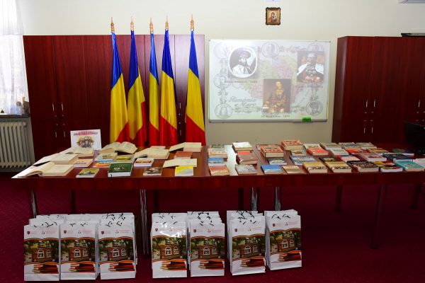 Avanpremieră a Zilei Naționale, într-un eveniment cultural-educațional marca ”Biblioteca Județeană Ovid Densușianu”