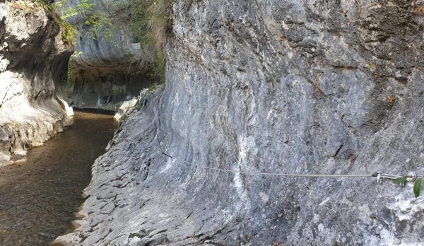 Traseul turistic ”Cheile Băniței” a fost amenajat de voluntari și salvamontiști