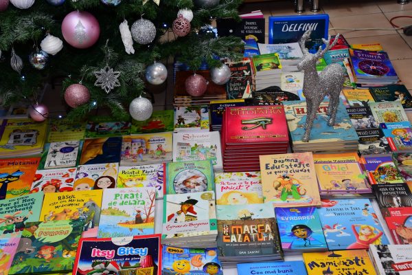 Moș Crăciun vine și în acest an, cu cărți cadou, la Biblioteca Județeană ”Ovid Densușianu”