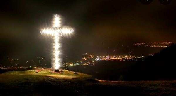 Se sting luminile în Vale / O poezie de Mirela Cocheci
