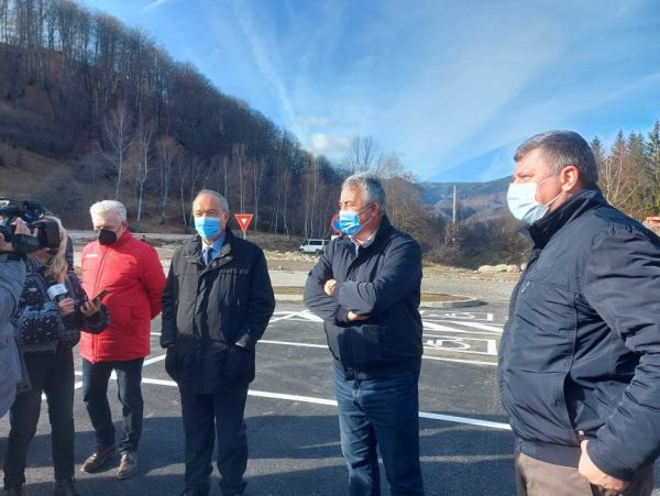 Noua parcare de la Straja a fost oficial dată în folosință