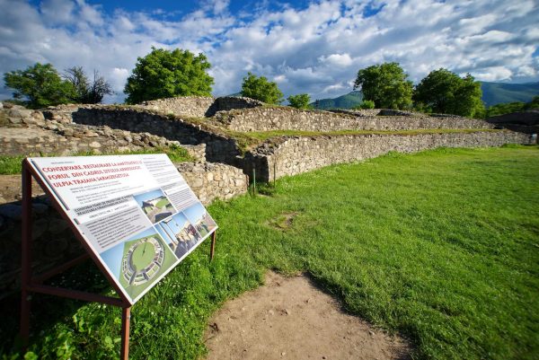 Un nou pas înainte în implementarea proiectului privind restaurarea Amfiteatrului roman de la Ulpia Traiana Sarmizegetusa