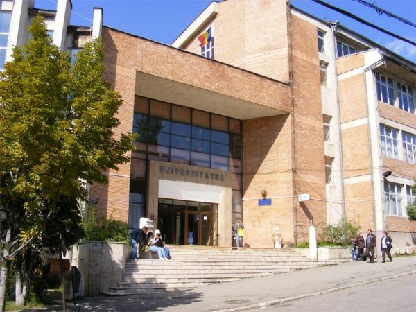 Au început lucrările pentru modernizarea infrastructurii educaționale de la Universitatea din Petroșani