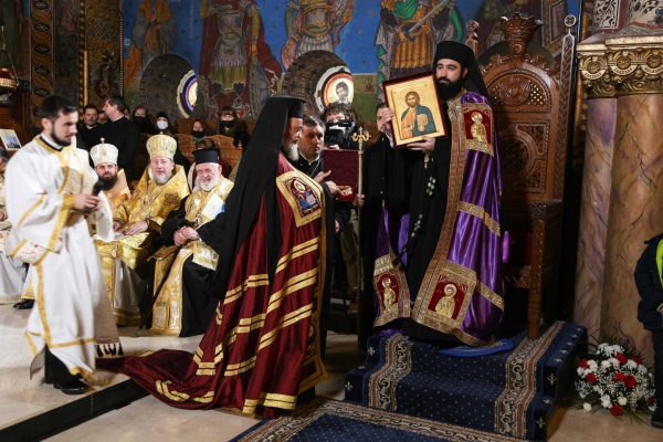 Preasfinţitul Părinte Nestor, noul Episcop al Devei şi Hunedoarei a fost întronizat