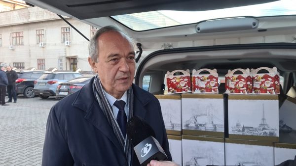 Pachete de Crăciun pentru aproape 1500 de copii din partea CJH