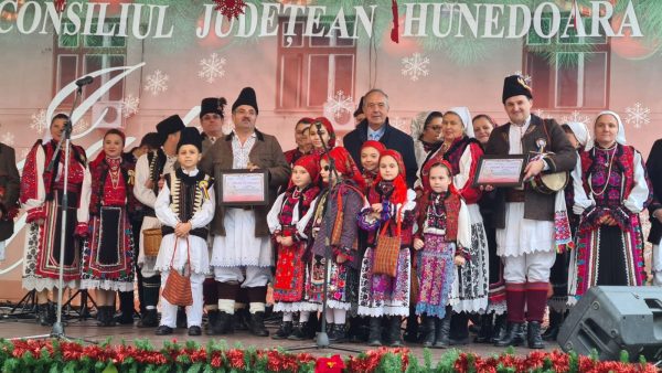 Colinde pădurenești pe scena de la Consiliul județean Hunedoara