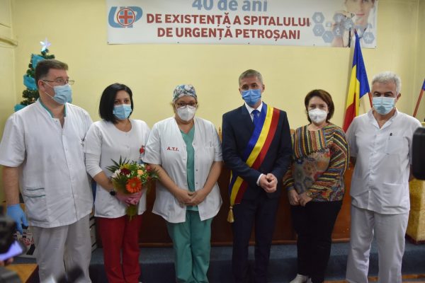 Distincții și decorații pentru ”armata halatelor albe” de la Spitalul de Urgență din Petroșani