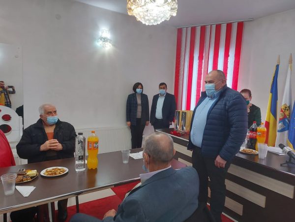 Seniorii ”de aur” ai Petrilei premiați de autoritățile locale