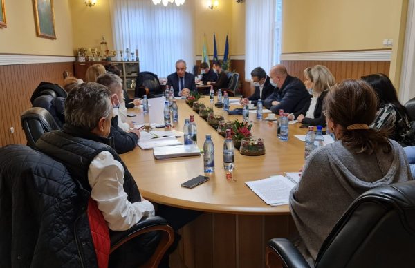 Consultări la sediul CJH cu parlamentarii hunedoreni pentru rezolvarea problemelor care vizează transportul public