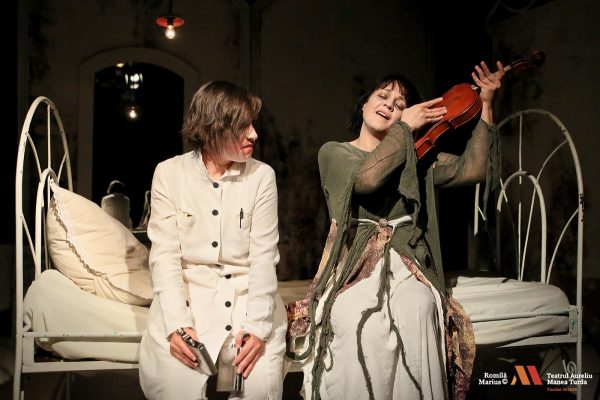 Ziua Culturii Naționale, marcată la Teatrul din Petroșani cu un spectacol pe textul celui mai jucat dramaturg român din Europa