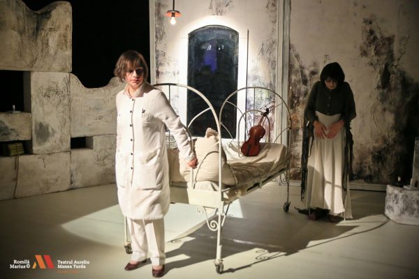 Ororile și traumele războiului din Bosnia, într-un emoționant dialog artistic, pe scena teatrului din Petroșani