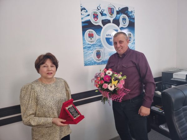 Respect din partea colegilor de la Apa Serv pentru ec. Lenuța Berchiș, cu prilejul pensionării
