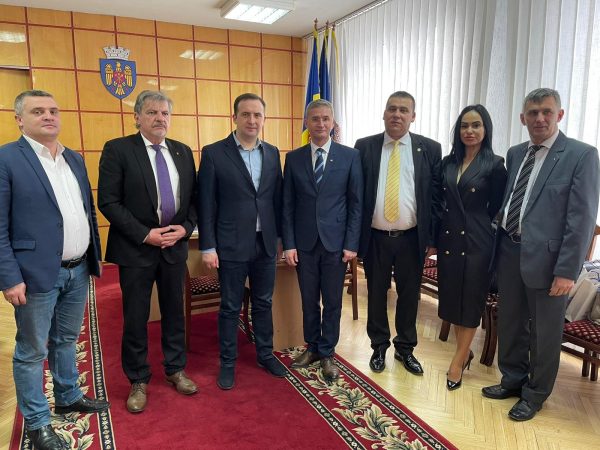 Petroșaniul s-a făcut frate cu un sector al Chisinăului