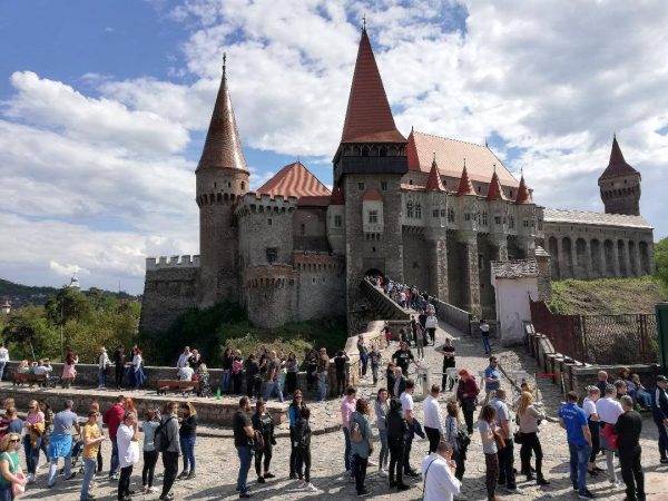 Creștere considerabilă a numărului de vizitatori la Castelul Corvinilor, în cel de-al doilea an de pandemie