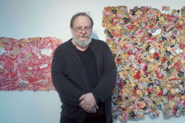 „Fluturi cu soare”, expoziție de artă plastică semnată de Christian Paraschiv, la Palatul Magna Curia din Deva