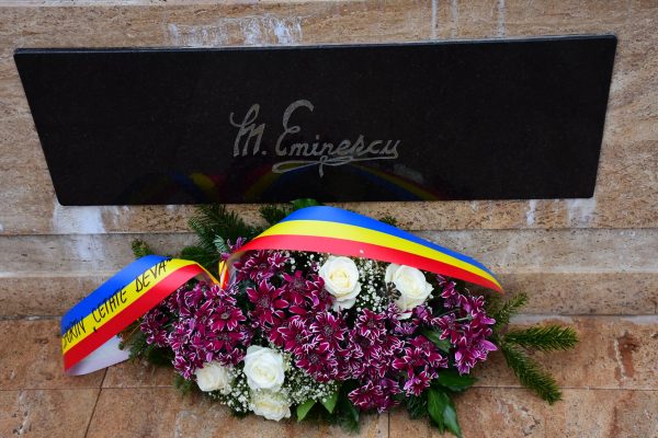 Omagiu poetului național Mihai Eminescu la Deva, într-o serie de evenimente ale Bibliotecii județene ”Ovid Densușianu”