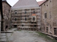 Lucrările de restaurare și conservare de la Castelul Corvinilor continuă și în 2022