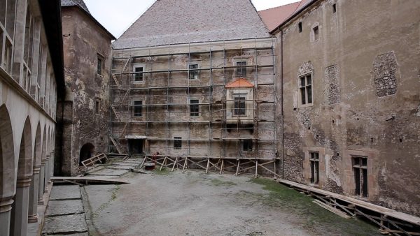 Lucrările de restaurare și conservare de la Castelul Corvinilor continuă și în 2022