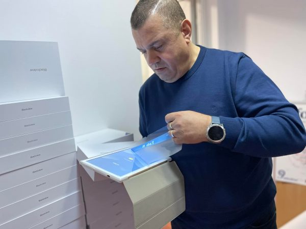 Tehnologie IT pentru toți elevii și profesorii din Uricani