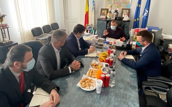 Primarii din Uricani și Vulcan și-au expus problemele din comunitate în fața prefectului județului Hunedoara