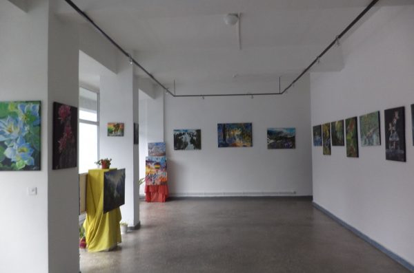 ”Anotimpurile”, expoziție de debut a lui Ioan Frătuțiu, la galeria de artă din Lupeni