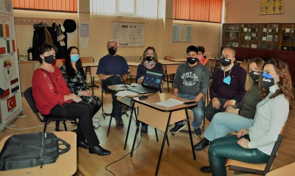 DSC_0002 Liceul Tehnologic ”Dimitrie Leonida” din Petroșani, gazdă a unui proiect Erasmus având ca scop reducerea dependenței de tehnologie a tinerilor