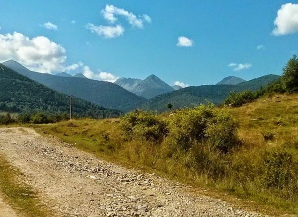 CJH promite asfalt pe drumul județean spre Parcul Național Retezat, până la Cârnic