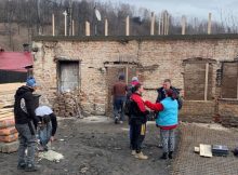 O nouă donație din partea PSD Lupeni pentru refacerea caselor arse din cartierul Ștefan