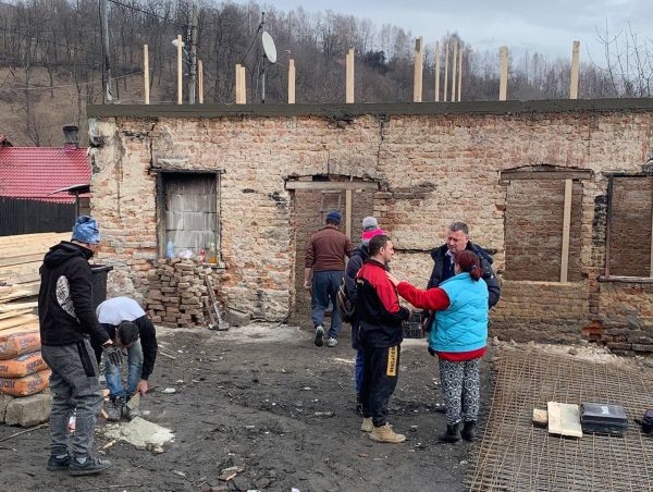 O nouă donație din partea PSD Lupeni pentru refacerea caselor arse din cartierul Ștefan