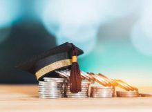 Peste 1000 de burse pentru elevii din clasele de învățământ preuniversitar de la Petroșani