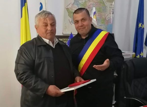 Diplome de excelență și plachete de onoare pentru seniori remarcabili ai orașului Uricani