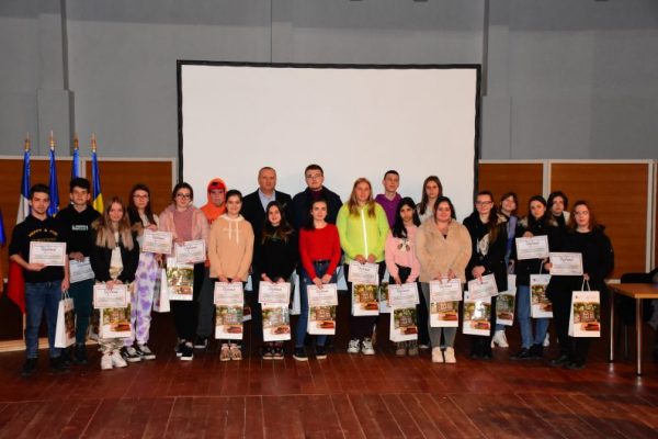 Sărbătoarea francofoniei marcată de elevii Liceului ”Anghel Saligny” din Simeria într-o nouă activitate educativă organizată de Biblioteca județeană ”Ovid Densușianu”