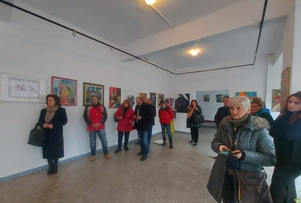 Spectacol de talent, inspirație și culoare la expoziția ”ARTiștilor Văii Jiului” de la Galeria de artă din Lupeni